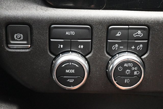 Used 2024 GMC Sierra 1500 SLT AWD/4WD image 9