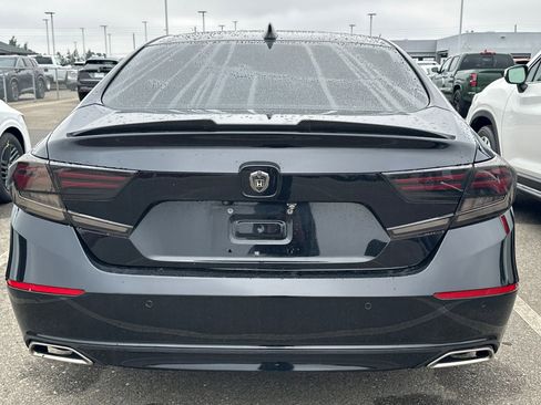 Used 2018 Honda Accord Touring image 4