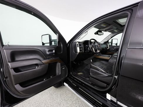 Used 2018 GMC Sierra 2500 Denali image 21