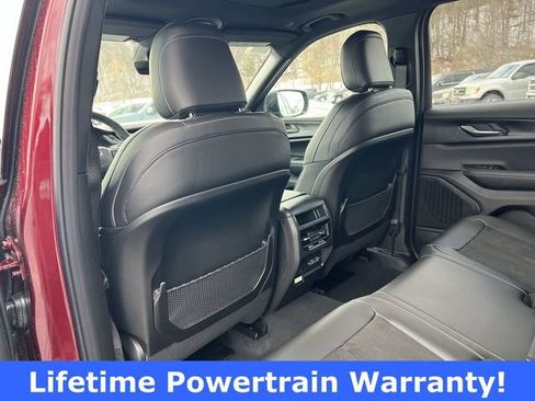 New 2025 Jeep Grand Cherokee Laredo image 16