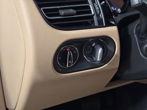 Certified 2025 Porsche Macan image 16