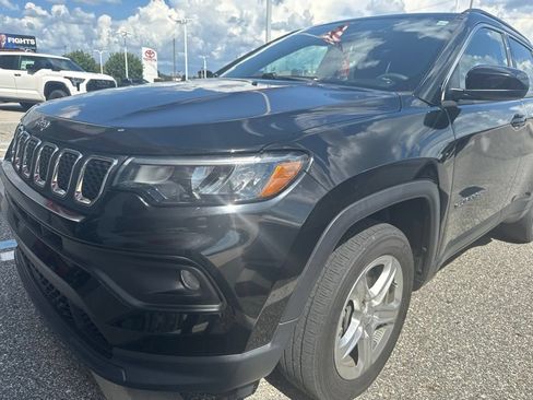 Used 2023 Jeep Compass Latitude AWD/4WD image 1