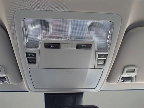 Used 2018 Toyota Avalon XLE Premium image 34