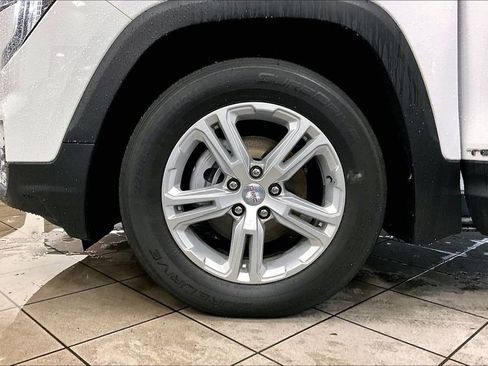Used 2024 GMC Terrain SLE w/ Driver Convenience Package FWD image 31