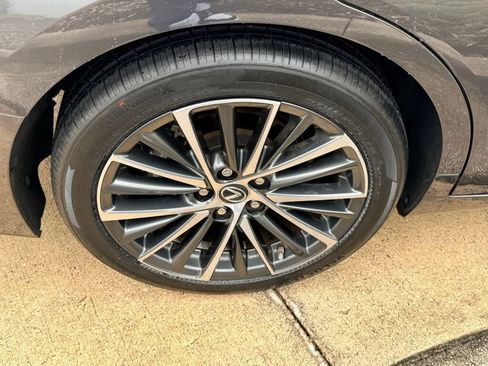 Certified 2023 Lexus ES 350 w/ Premium Package image 11