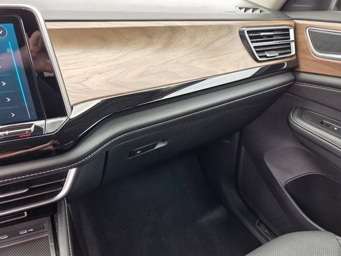 Used 2024 Volkswagen Atlas SE FWD image 27