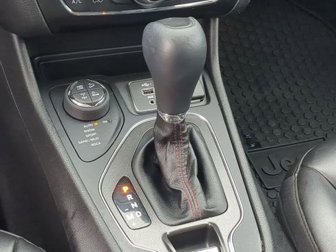 Used 2020 Jeep Cherokee Trailhawk w/ Cold Weather Group image 34