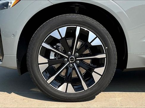 New 2026 Volvo XC60 B5 Plus w/ Protection Package Premier image 24