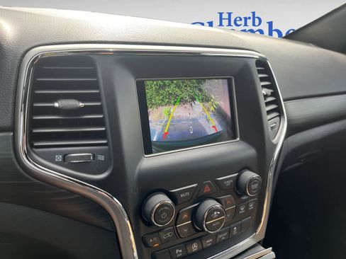 Used 2021 Jeep Grand Cherokee Laredo image 13