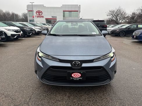 Used 2023 Toyota Corolla LE image 2