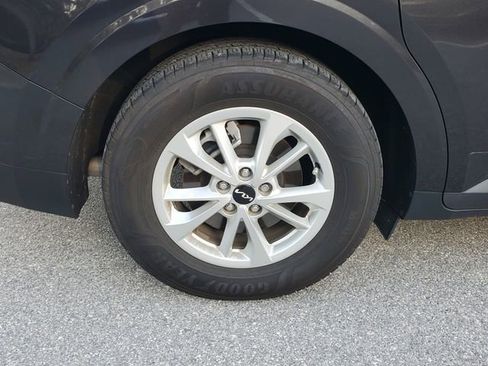 Used 2024 Kia Carnival LX image 5