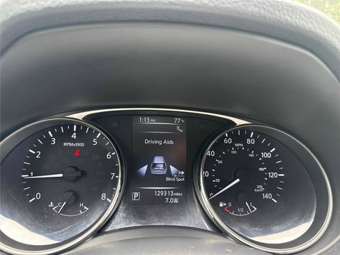 Used 2016 Nissan Rogue SV w/ SV Premium Package FWD image 16