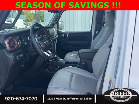 Used 2021 Jeep Gladiator Mojave w/ LED Lighting Group image 17
