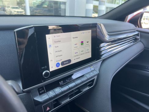 Used 2025 Toyota Camry SE w/ Convenience Package FWD image 16