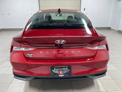 Used 2023 Hyundai Elantra SEL w/ Convenience Package FWD image 7