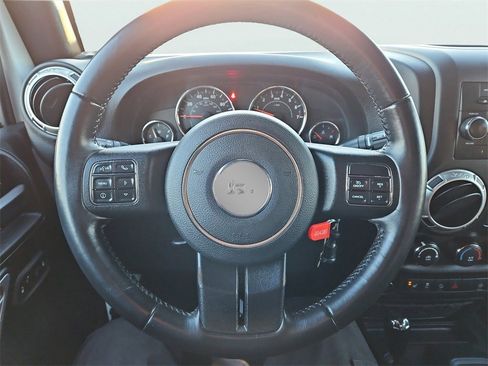 Used 2017 Jeep Wrangler Sahara w/ Connectivity Group image 25