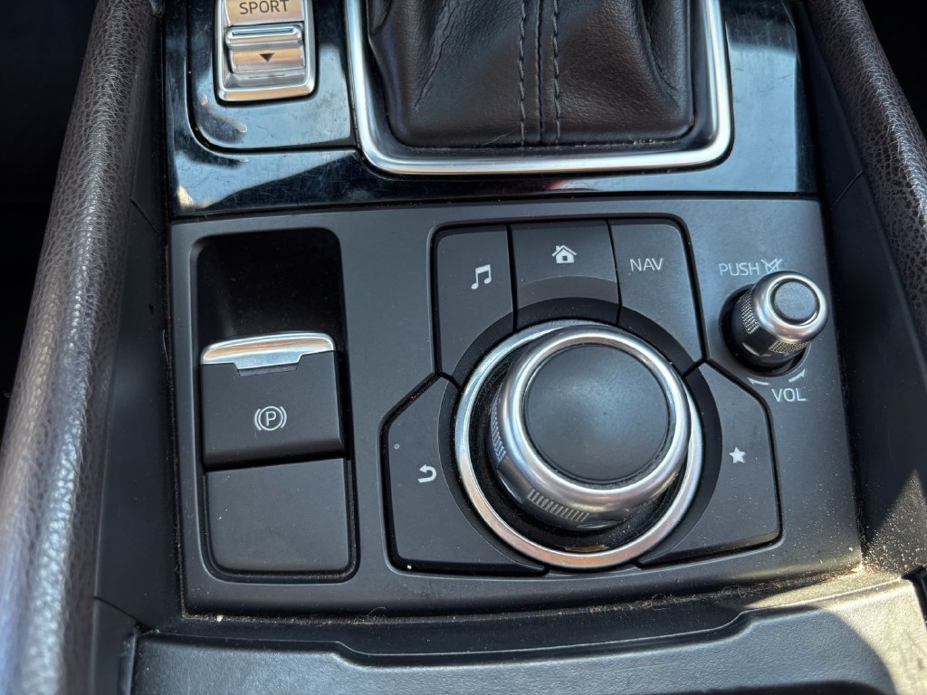 Used 2018 MAZDA MAZDA3 Touring FWD image 27