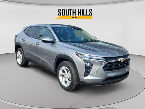 Used 2025 Chevrolet Trax LS w/ LS Convenience Package FWD image 7