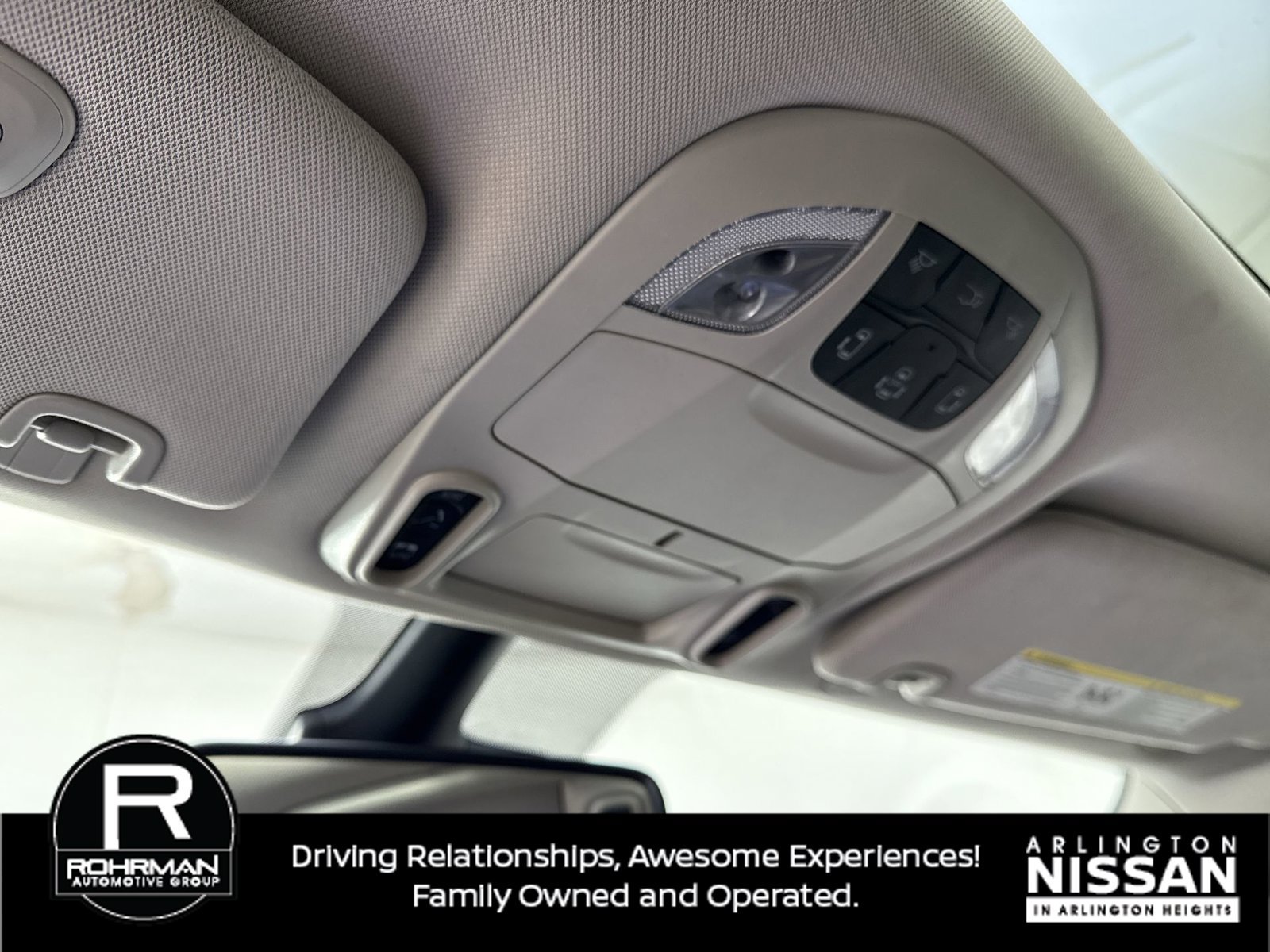 Used 2023 Chrysler Pacifica Limited FWD image 10