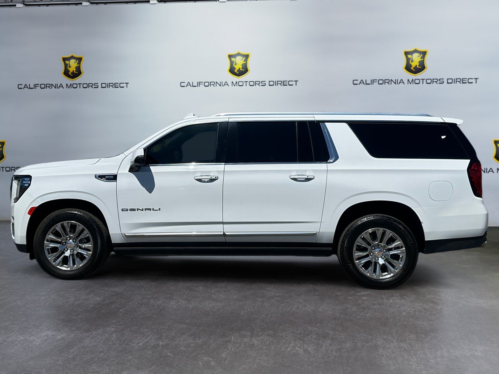 Used 2021 GMC Yukon XL Denali AWD/4WD image 2