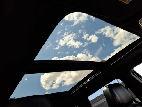 Used 2016 Jeep Grand Cherokee Overland w/ Advanced Technology Group image 17