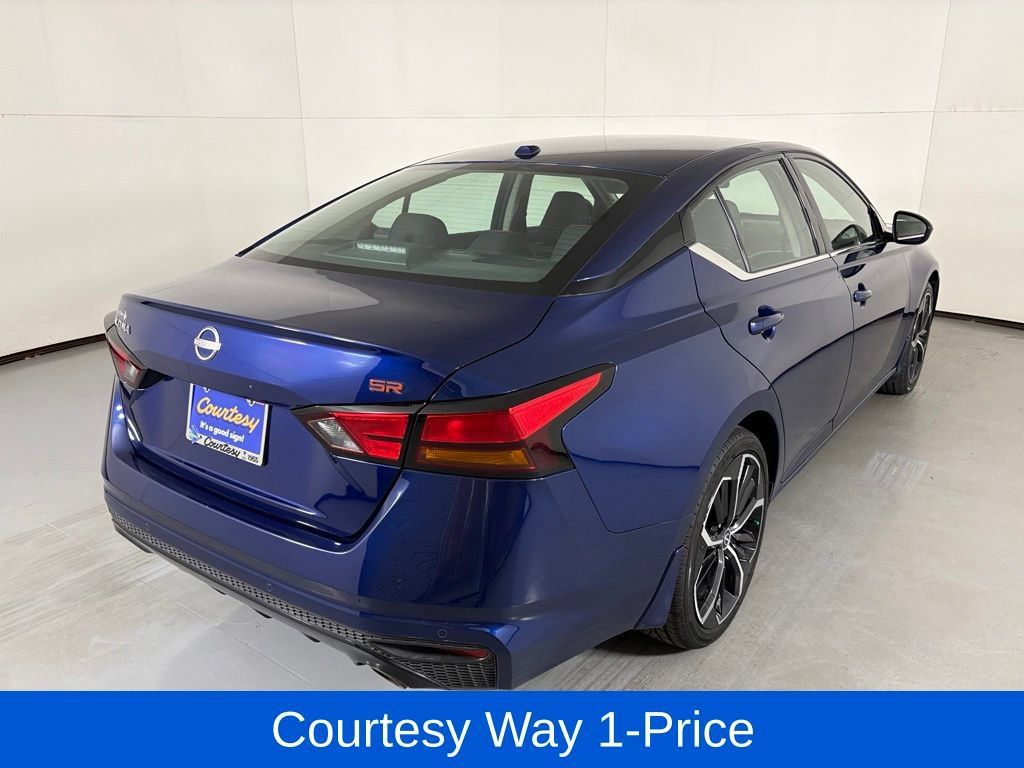 Used 2024 Nissan Altima 2.5 SR FWD image 11