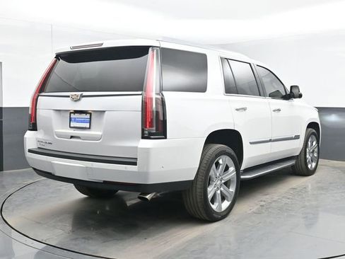 Used 2020 Cadillac Escalade Premium Luxury AWD/4WD image 10