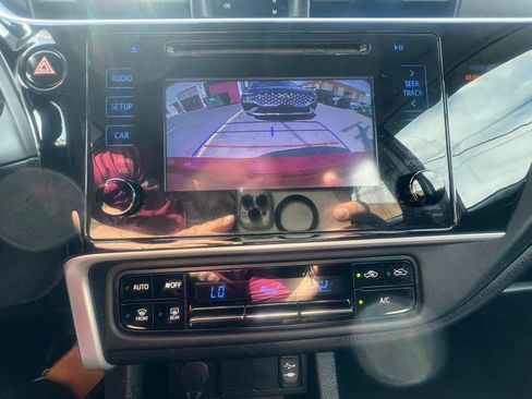 Used 2018 Toyota Corolla LE FWD image 24