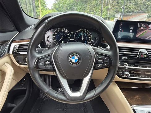 Used 2019 BMW 530e w/ Convenience Package RWD image 42