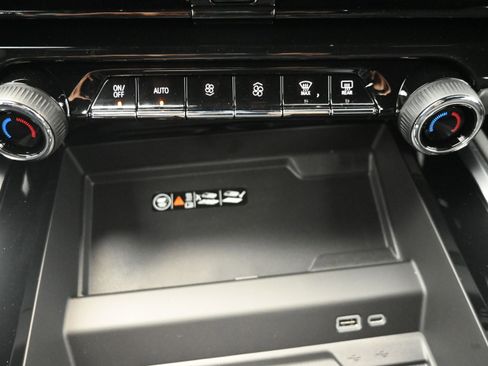 New 2026 Chevrolet Suburban Premier w/ Sun And Tow Package AWD/4WD image 16