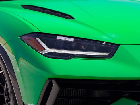 Used 2023 Lamborghini Urus Performante AWD/4WD image 19