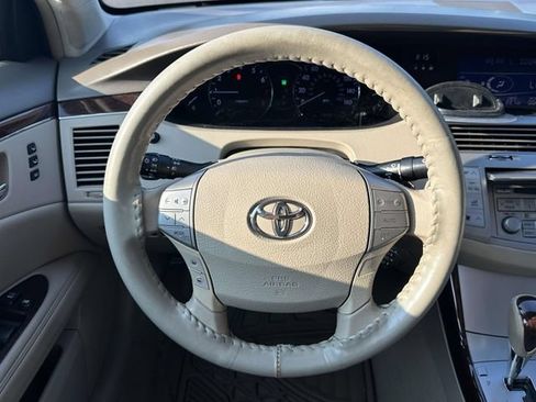 Used 2010 Toyota Avalon Limited FWD image 16