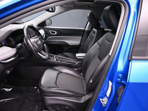 Used 2022 Jeep Compass Latitude w/ Sun and Sound Group AWD/4WD image 19
