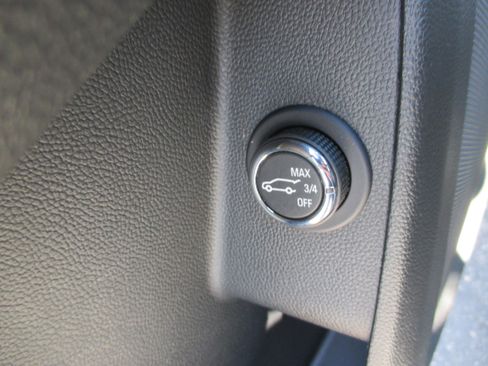 Used 2023 Chevrolet Traverse LT AWD/4WD image 14