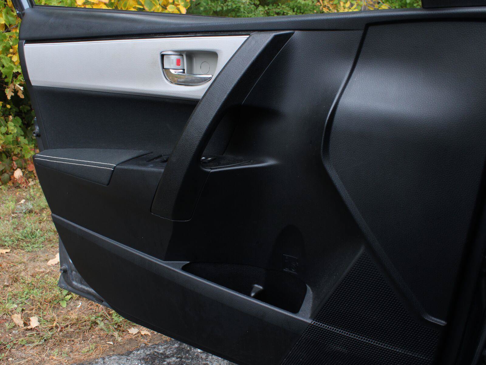 Used 2018 Toyota Corolla LE FWD image 9