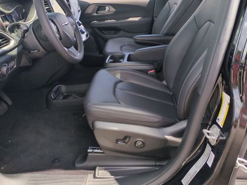 New 2026 Chrysler Voyager LX image 17