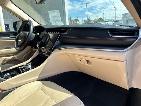 Used 2022 Jeep Grand Cherokee L Limited AWD/4WD image 16