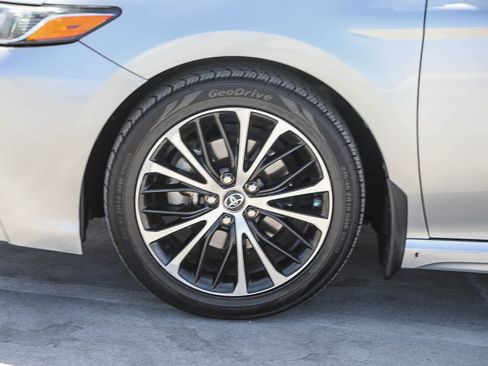 Used 2019 Toyota Camry SE FWD image 10