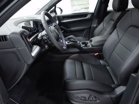 Certified 2026 Porsche Cayenne AWD/4WD image 22