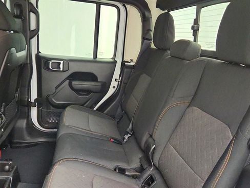 Used 2025 Jeep Gladiator Mojave w/ Convenience Group AWD/4WD image 20