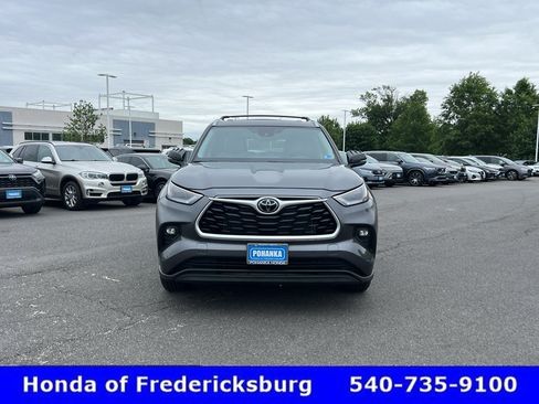 Used 2023 Toyota Highlander XLE FWD image 3