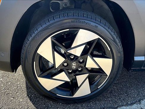 Used 2024 Hyundai Kona Limited image 12