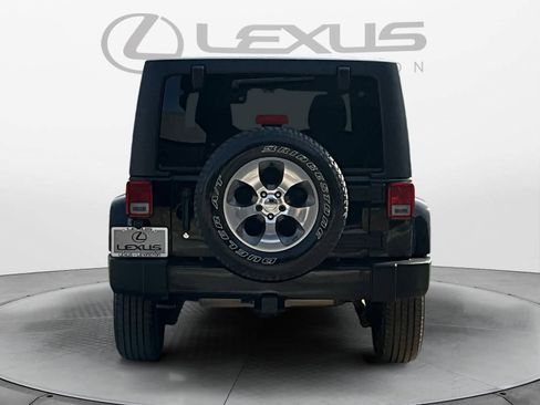 Used 2017 Jeep Wrangler Unlimited Sahara w/ Connectivity Group image 4