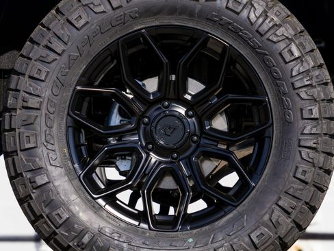 New 2025 Ford Bronco Badlands image 16