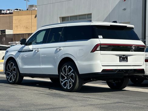 New 2026 Lincoln Navigator Black Label AWD/4WD image 5