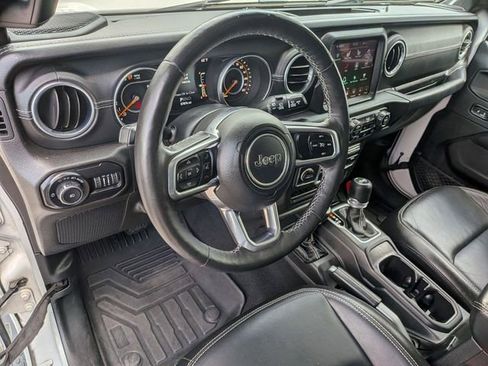 Used 2018 Jeep Wrangler Unlimited Sahara w/ Dual Top Group AWD/4WD image 10