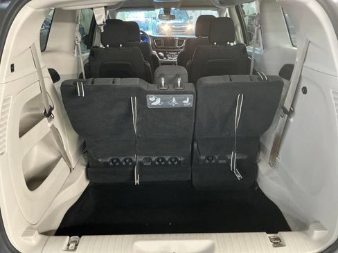 Used 2018 Chrysler Pacifica Touring Plus FWD image 27