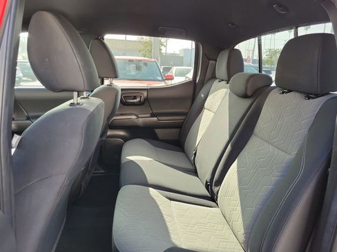 Used 2022 Toyota Tacoma TRD Sport image 14