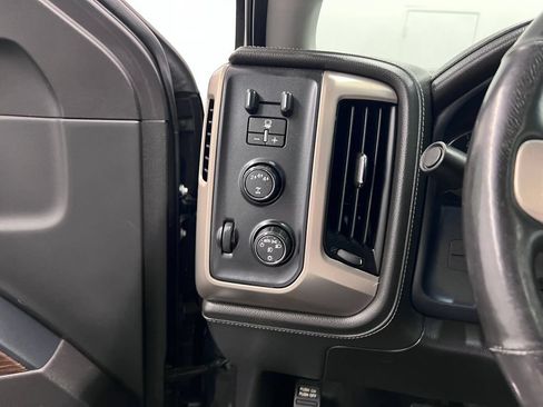 Used 2018 GMC Sierra 2500 Denali w/ Duramax Plus Package AWD/4WD image 29