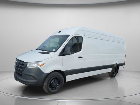 Used 2025 Mercedes-Benz Sprinter 2500 image 2
